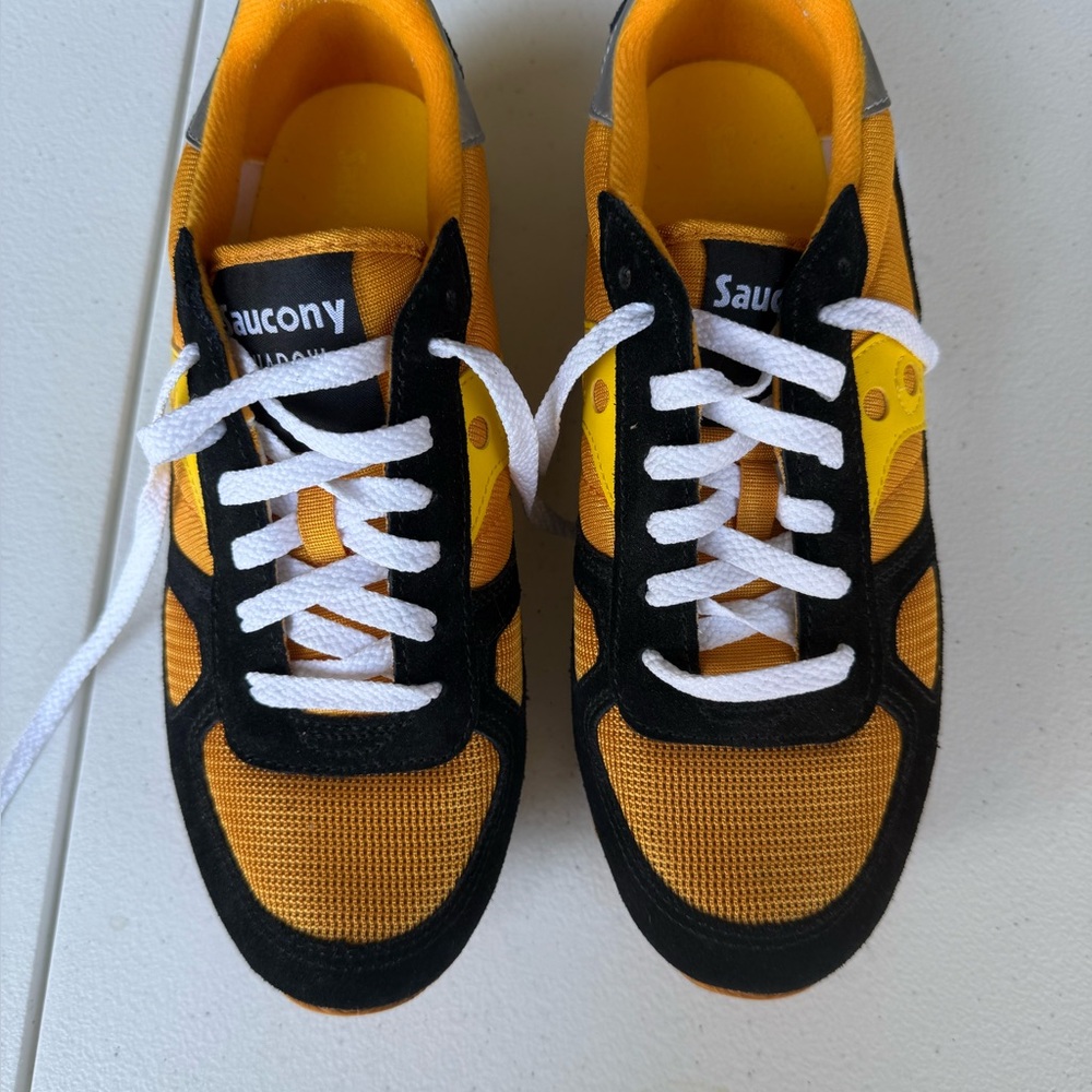 Saucony Black and Yellow Retro Runner Sneakers men’s sz 8 New
